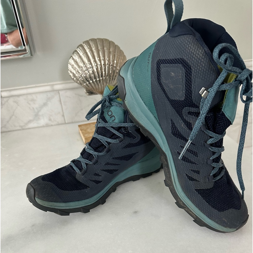 Salomon Outline Hiking boots SOLD OUT ! Women's 11. Gore-Tex light trail shoes